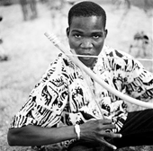 Tim Winsé with 'lolo' musical bow (arc à bouche)