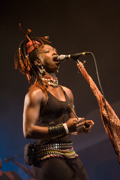 Dobet Gnahore at Africajarc 2008 (© Olivier Huet)